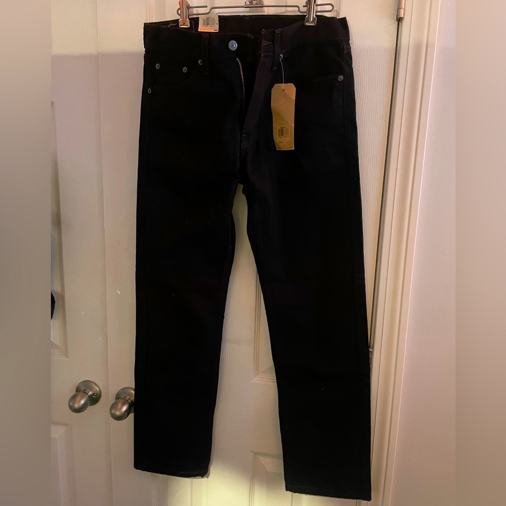 Levi’s never used tags still on them 30x30 men’s all black straight leg jeans!
